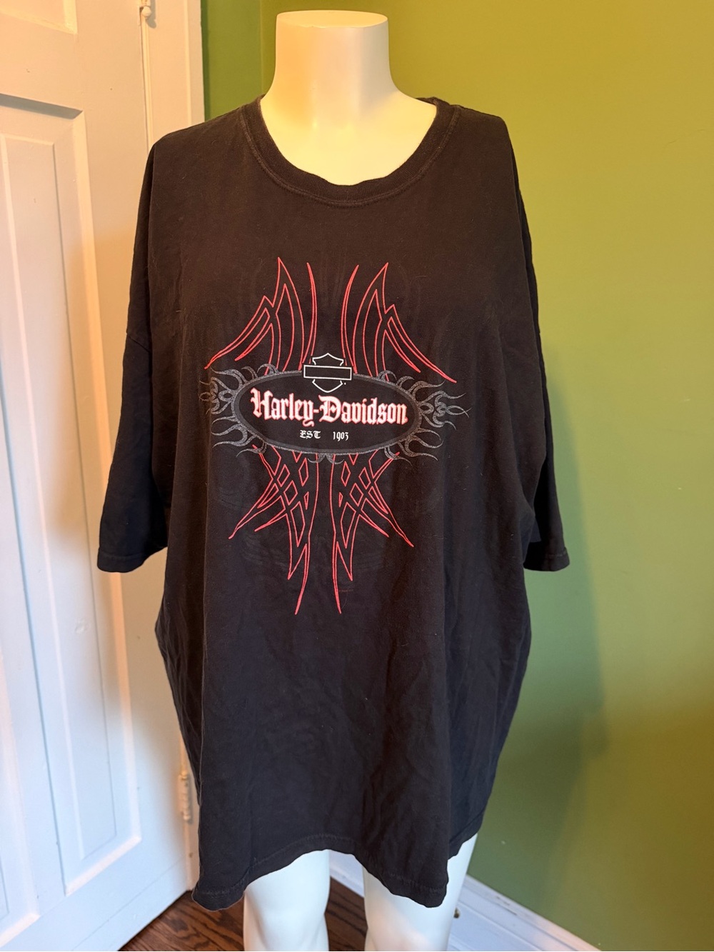 Harley-Davidson Black Tee with Red and Gray Graphic